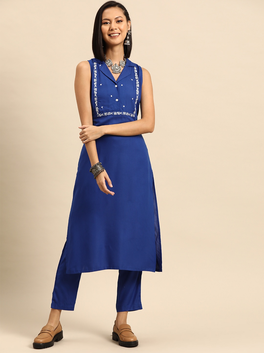 

Sangria Embroidered Detail Regular Kurta With Trousers, Blue