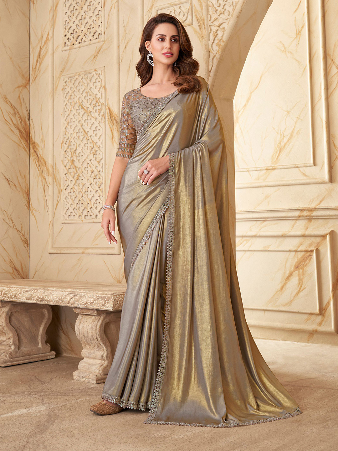 

DIVASTRI Sequinned Pure Silk Saree, Silver