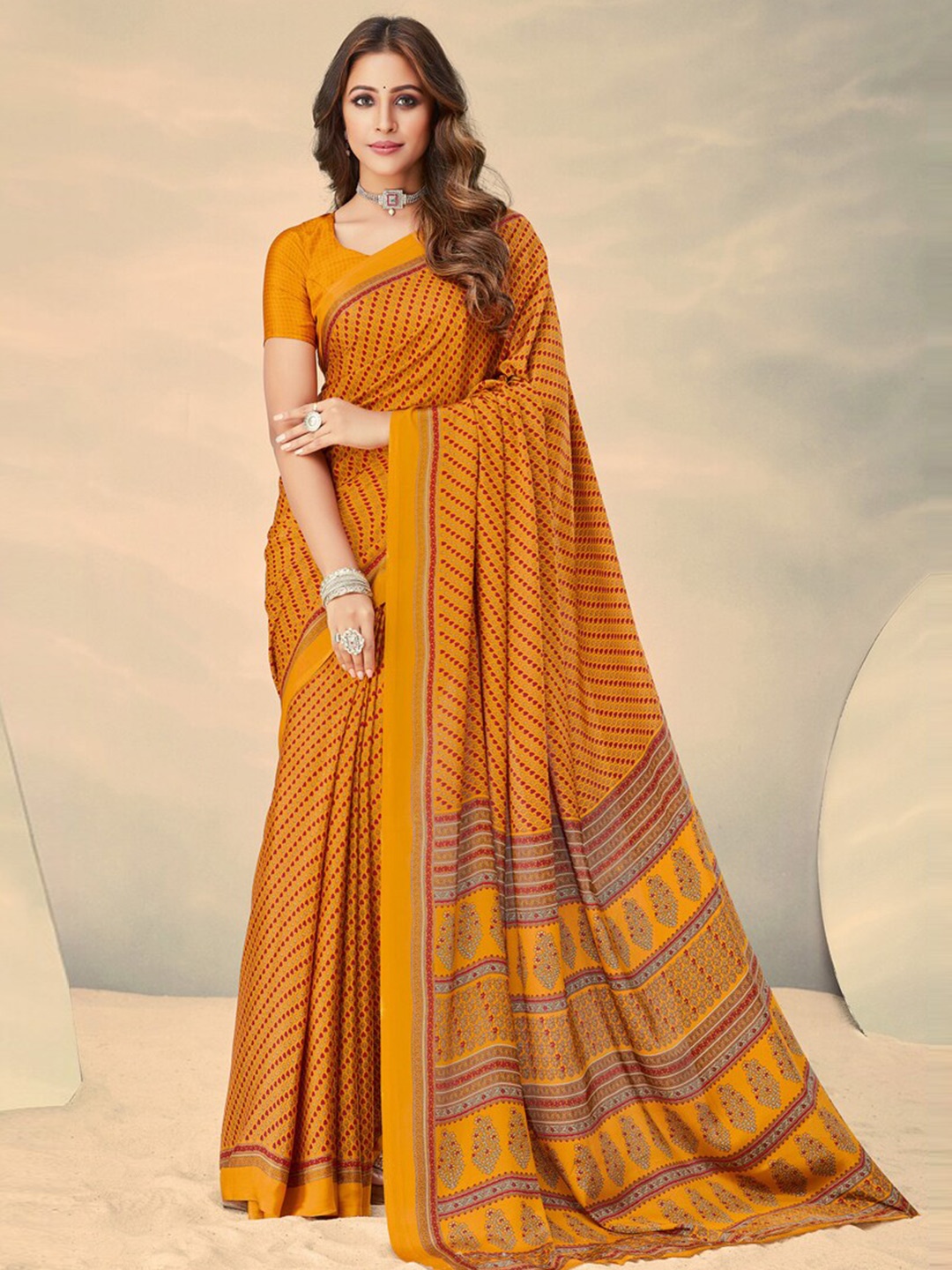 

DIVASTRI Floral Printed Saree, Yellow