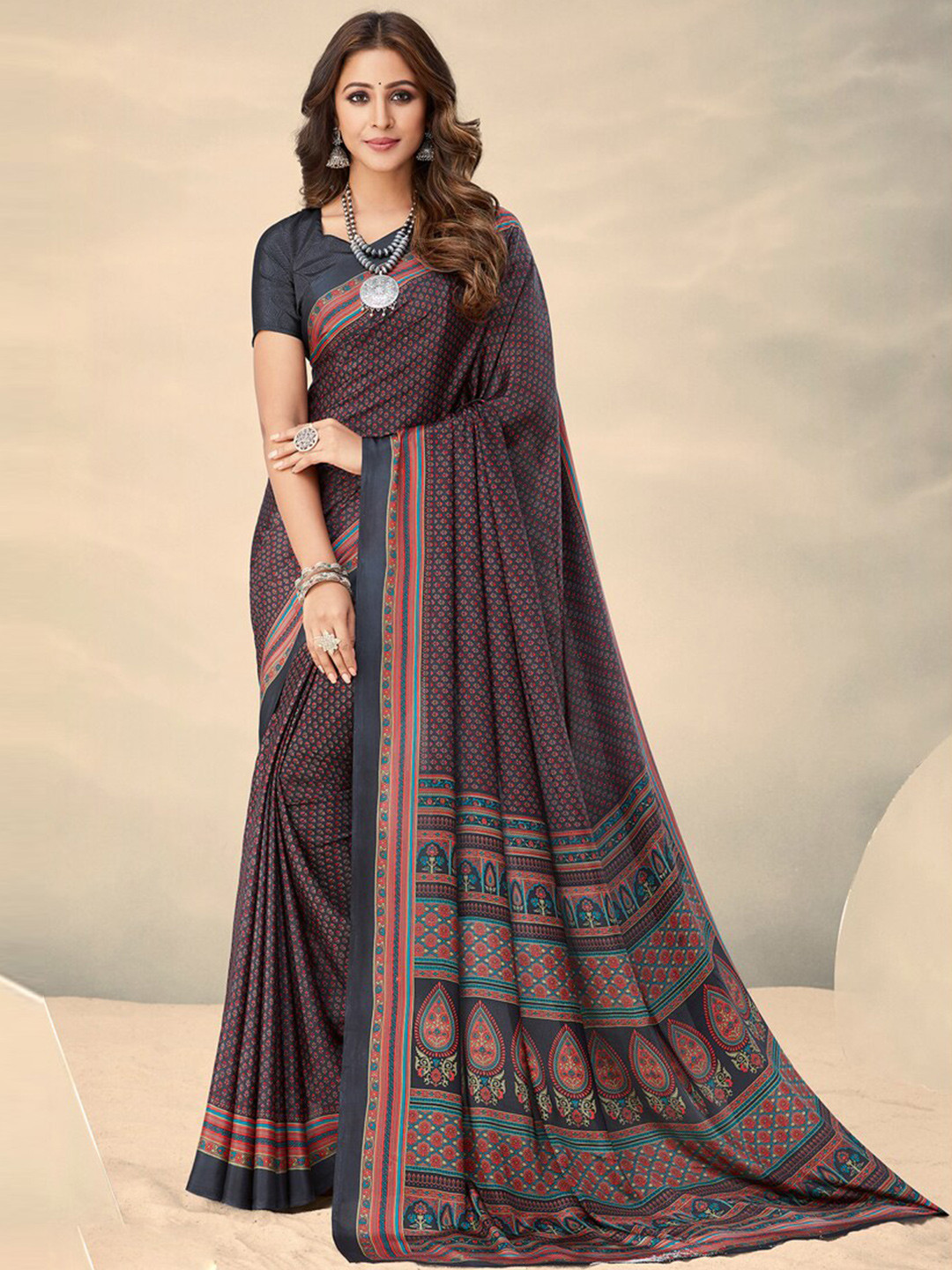 

DIVASTRI Floral Printed Saree, Grey