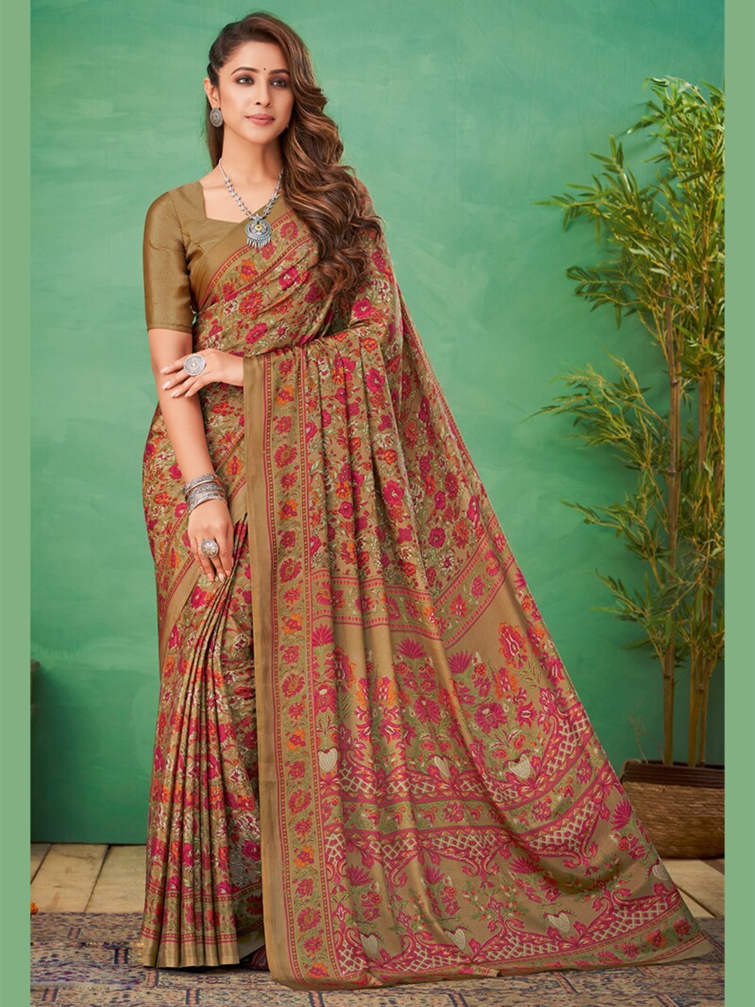 

DIVASTRI Floral Printed Saree, Brown