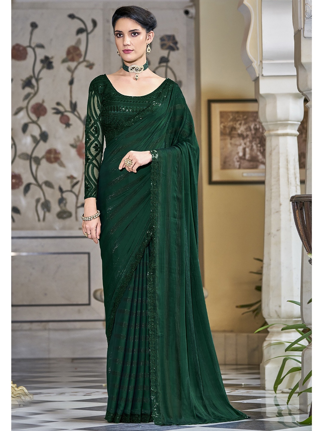 

DIVASTRI Embellished Pure Silk Saree With Blouse Piece, Green