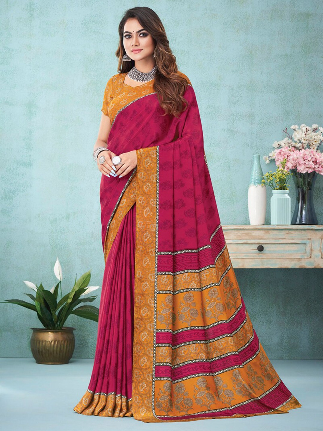 

DIVASTRI Ethnic Motif Printed Saree, Pink