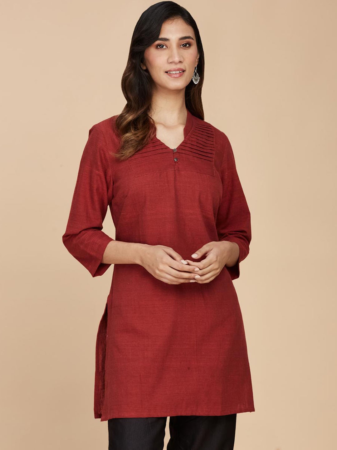 

Fabindia Mandarin Collar Pleated Straight Cotton Kurta, Maroon