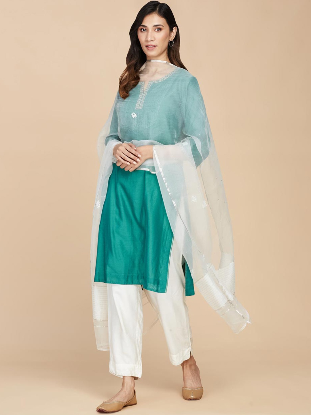 

Fabindia White Ethnic Motifs Embroidered Dupatta