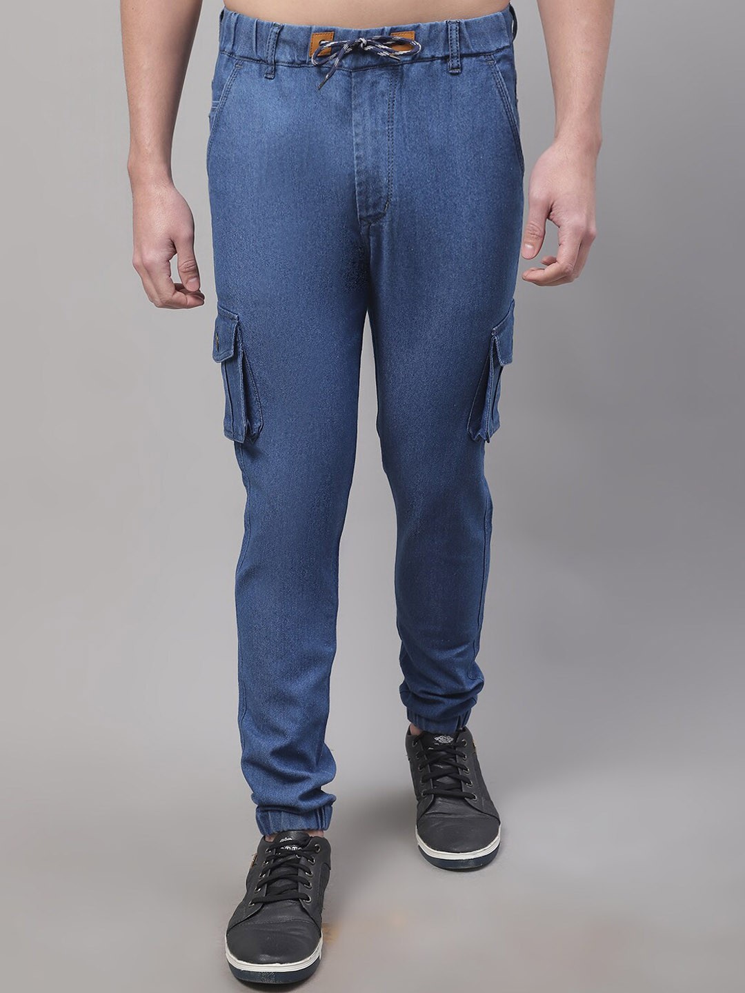 

Metronaut Men Clean Look Mid Rise Cotton Jogger Jeans, Blue