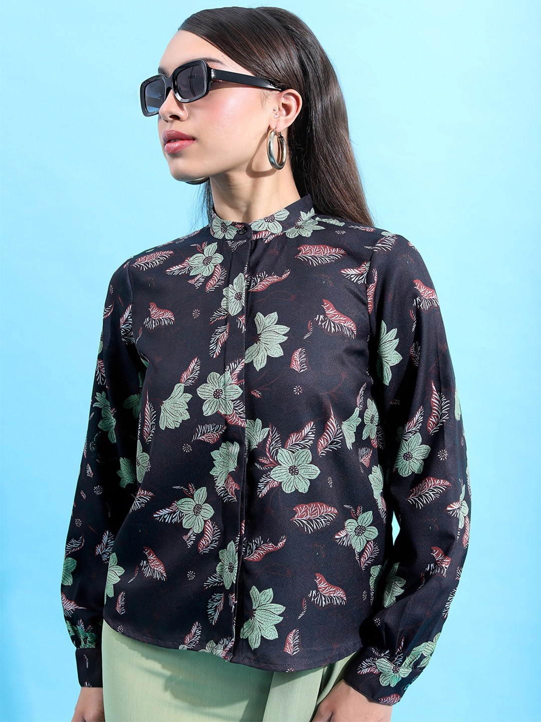 

Tokyo Talkies Black & Green Floral Printed Casual Shirt