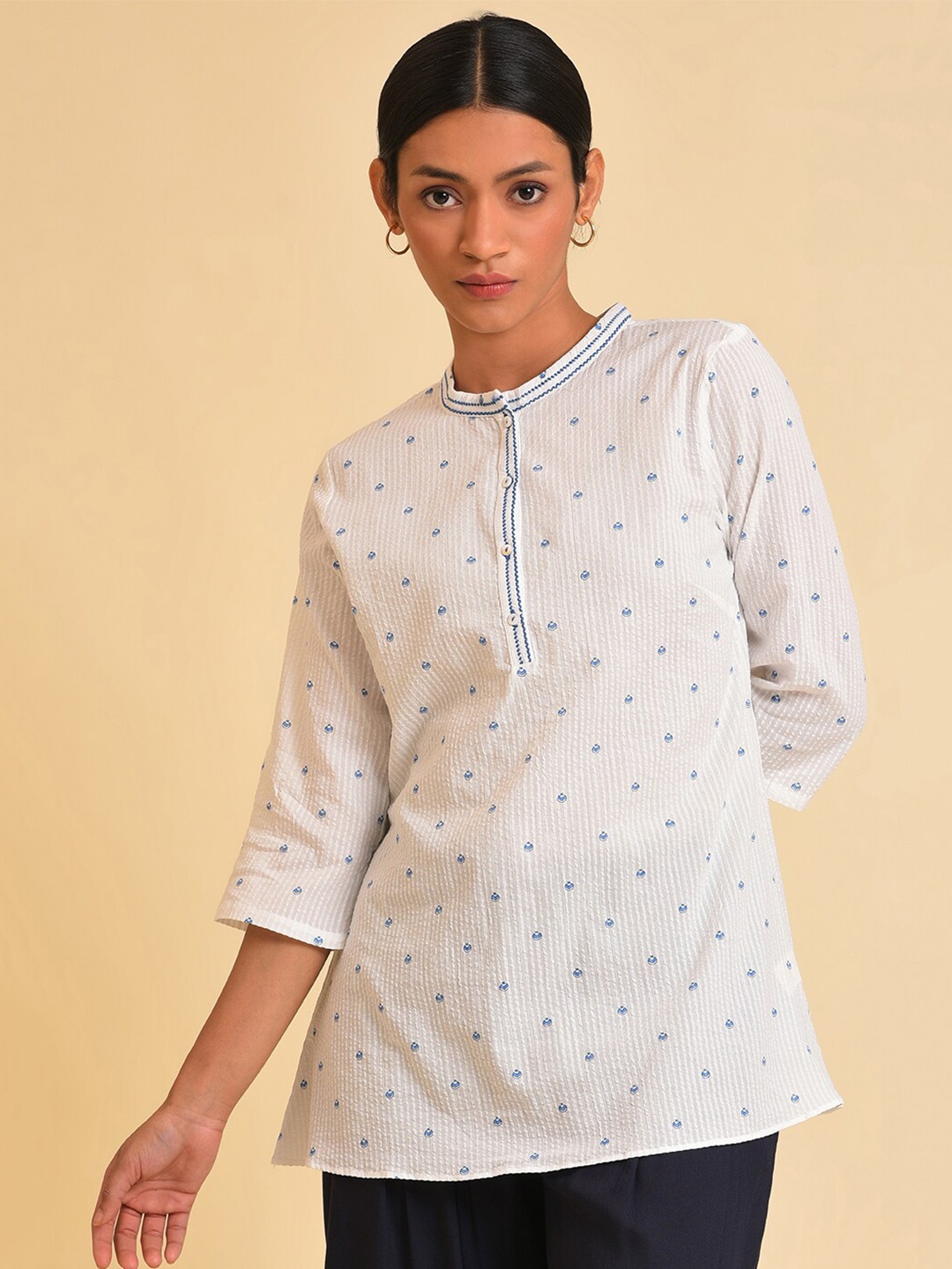 

W White Geometric Print Mandarin Collar Cotton Top