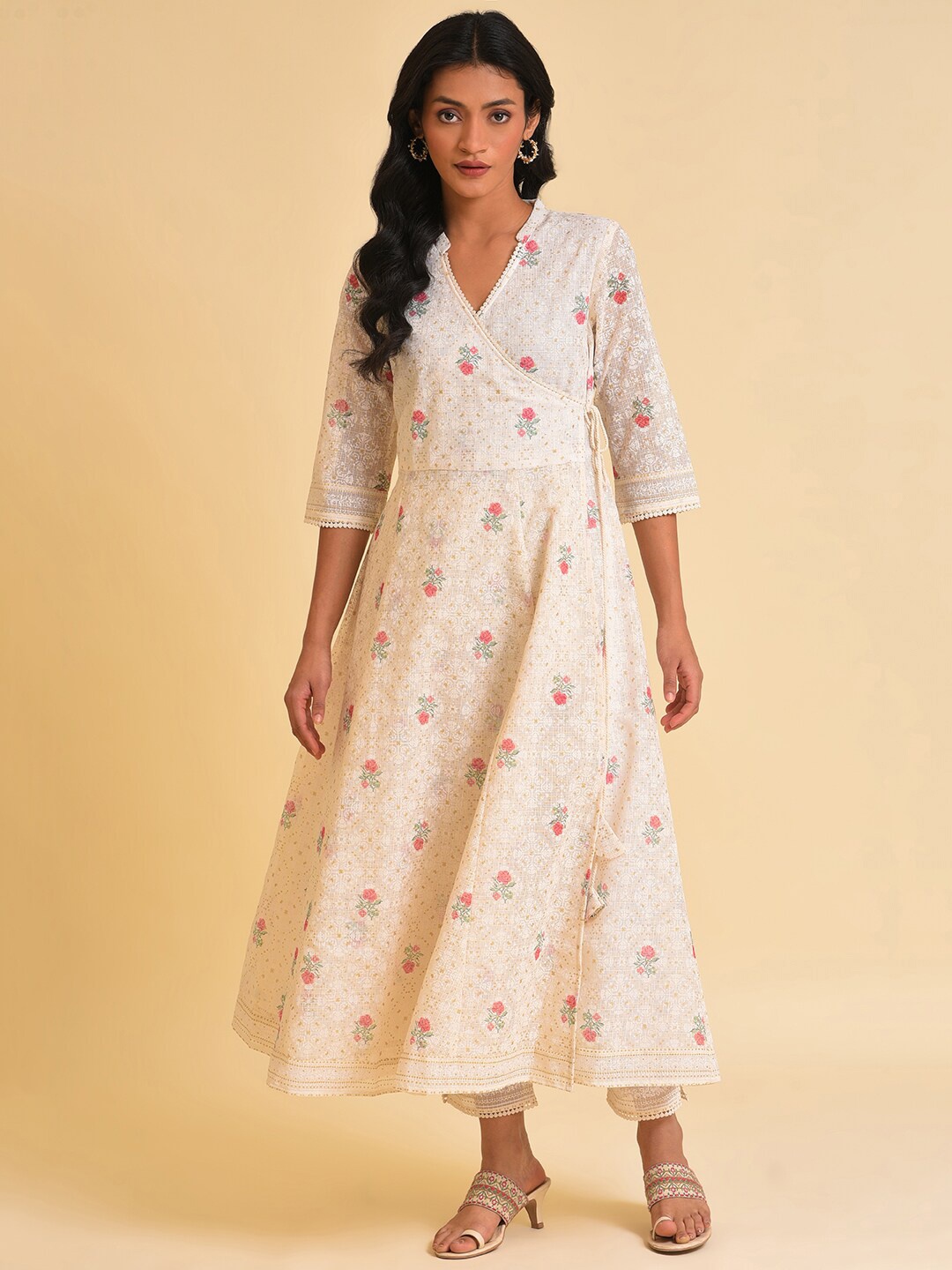 

W White & Red Floral Printed V Neck Angrakha Kurta With Trousers