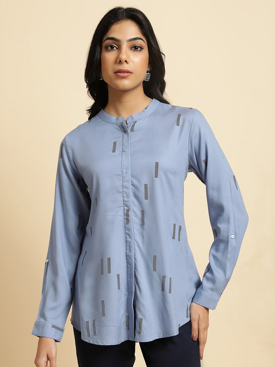 

W Blue Floral Print Mandarin Collar Shirt Style Top