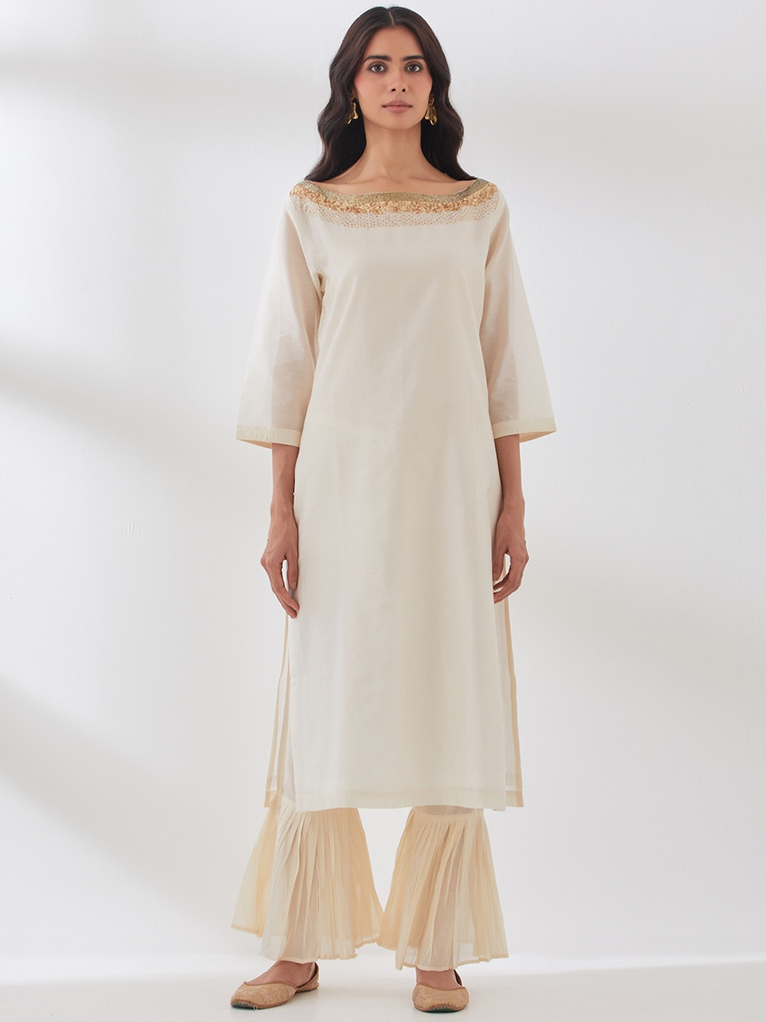 

SMRITI GUPTA Boat Neck Chanderi Silk Kurta, Off white