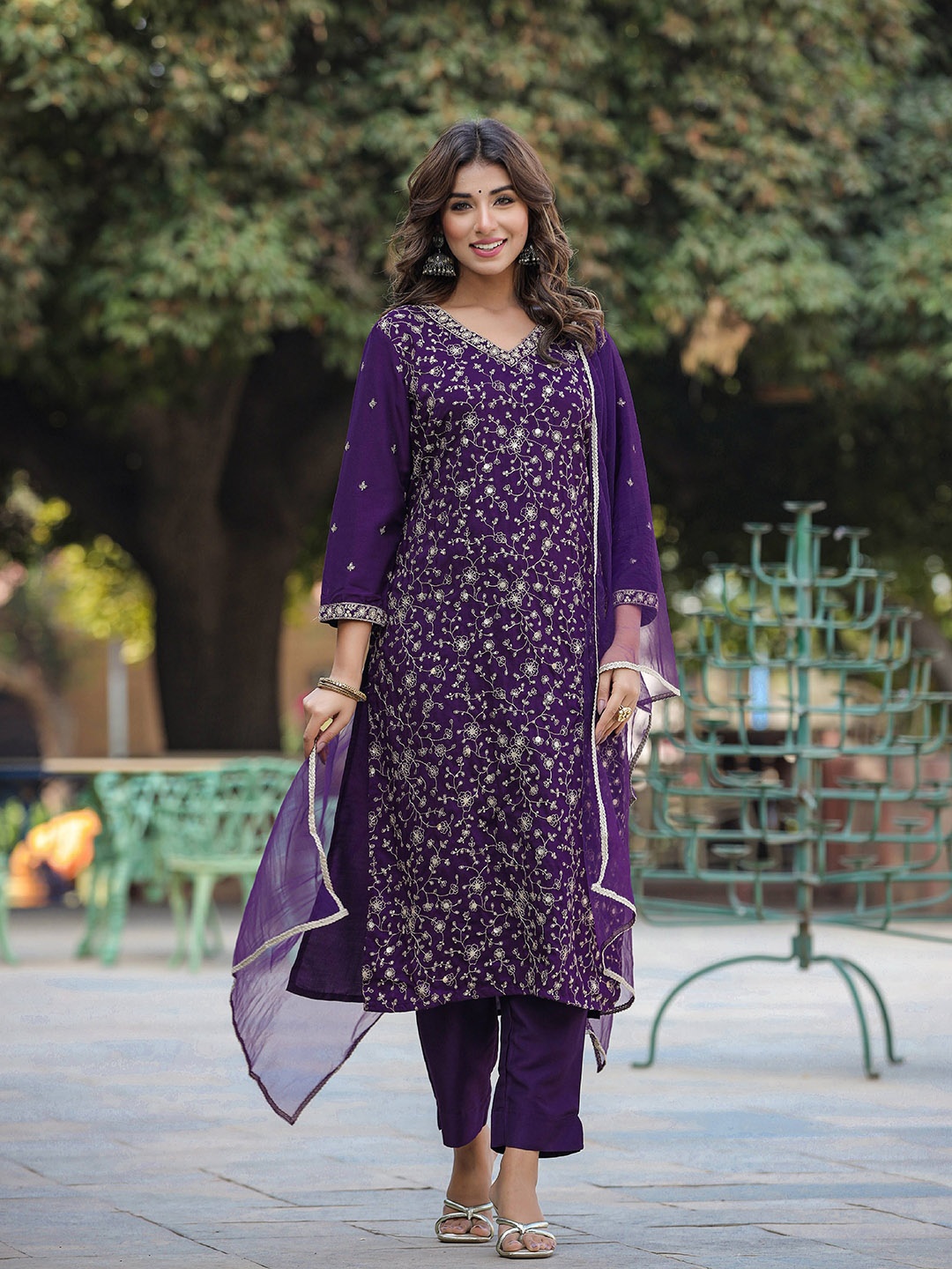 

AHIKA Purple Ethnic Motifs Embroidered Zari Sequinned Kurta with Trousers & Dupatta