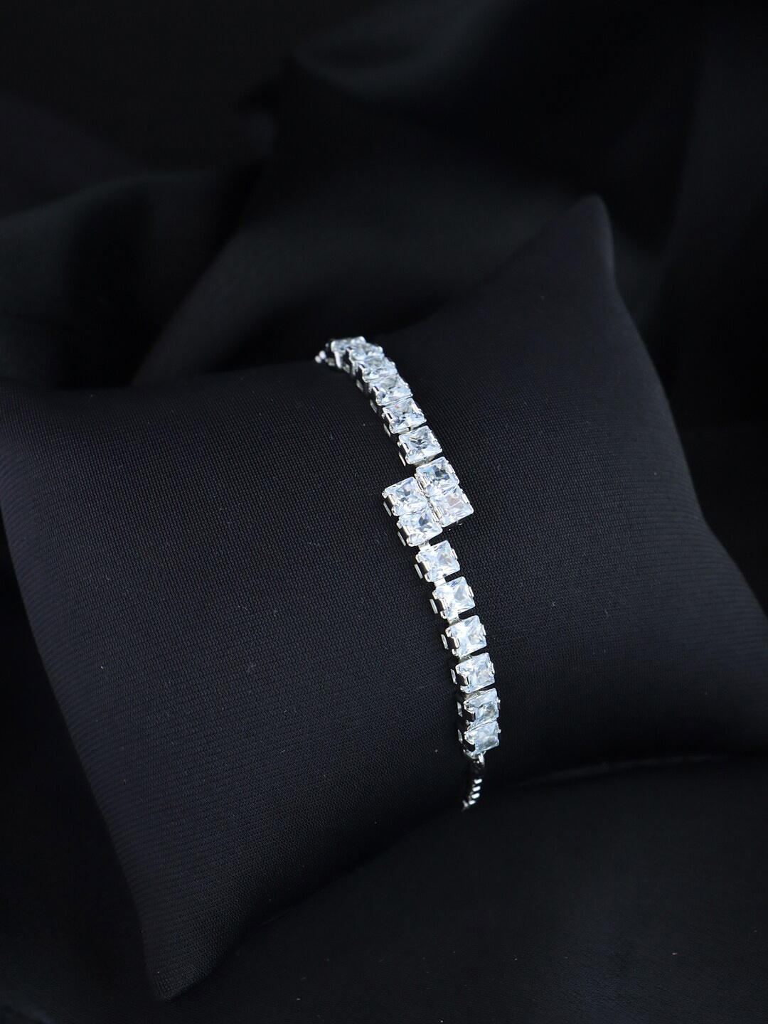 

I Jewels Women Silver-Plated Charm Bracelet