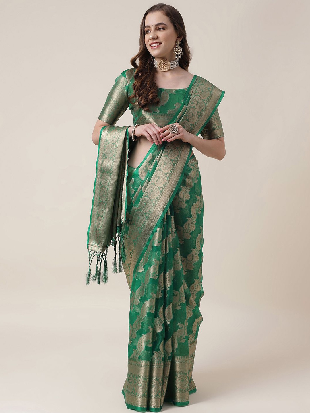 

Mitera Green & Gold-Toned Ethnic Motif Woven Design Zari Organza Saree