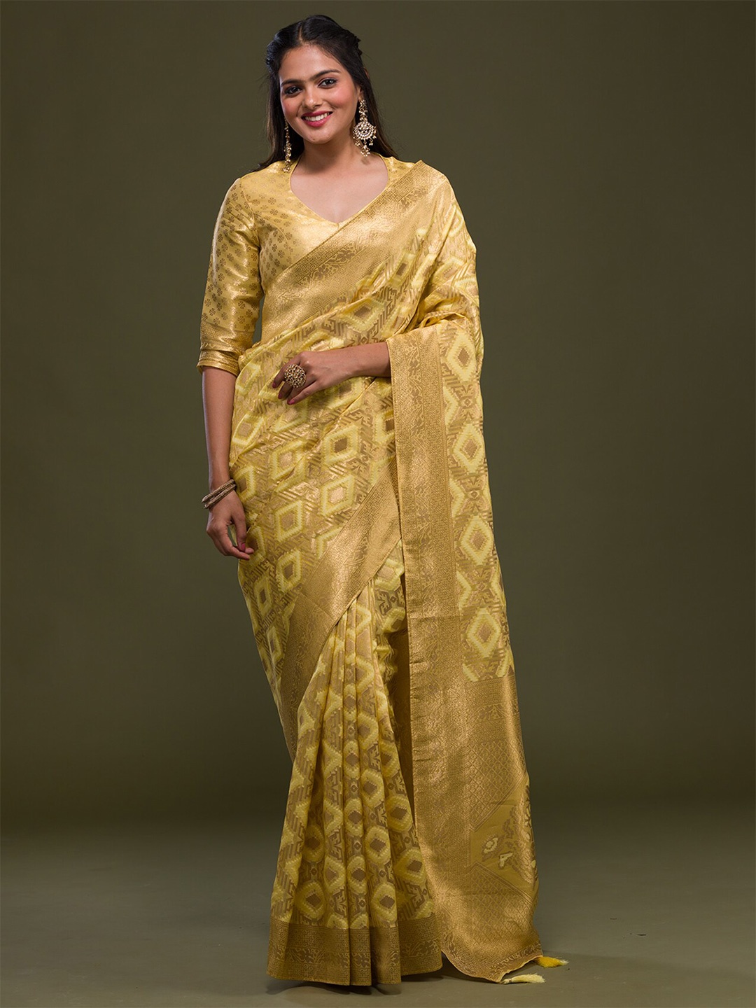 

Koskii Ethnic Motif Woven Design Zari Banarasi Saree, Yellow