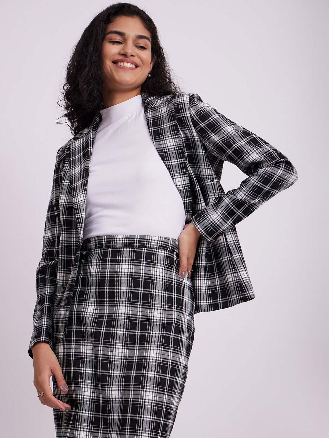 

FableStreet Women Checked Tailored Fit Single Breasted Casual Blazer, Black