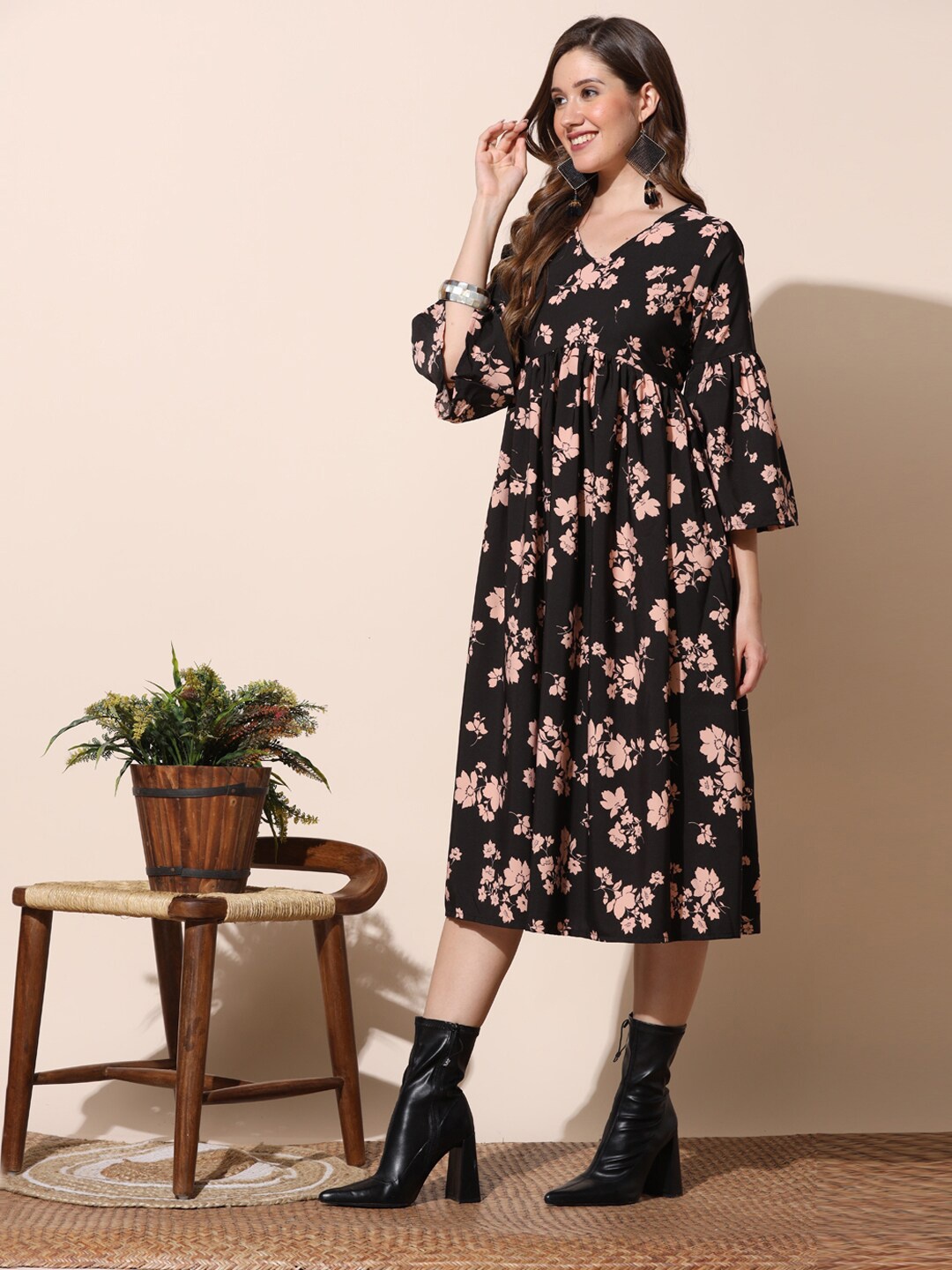 

FASHION DREAM Black Floral Print Crepe A-Line Midi Dress