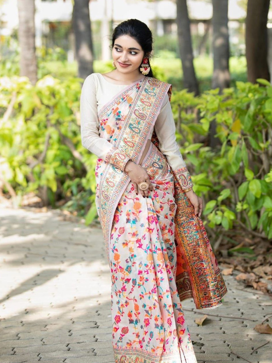 

MORLY Floral Woven Design Zari Kanjeevaram Saree, Cream