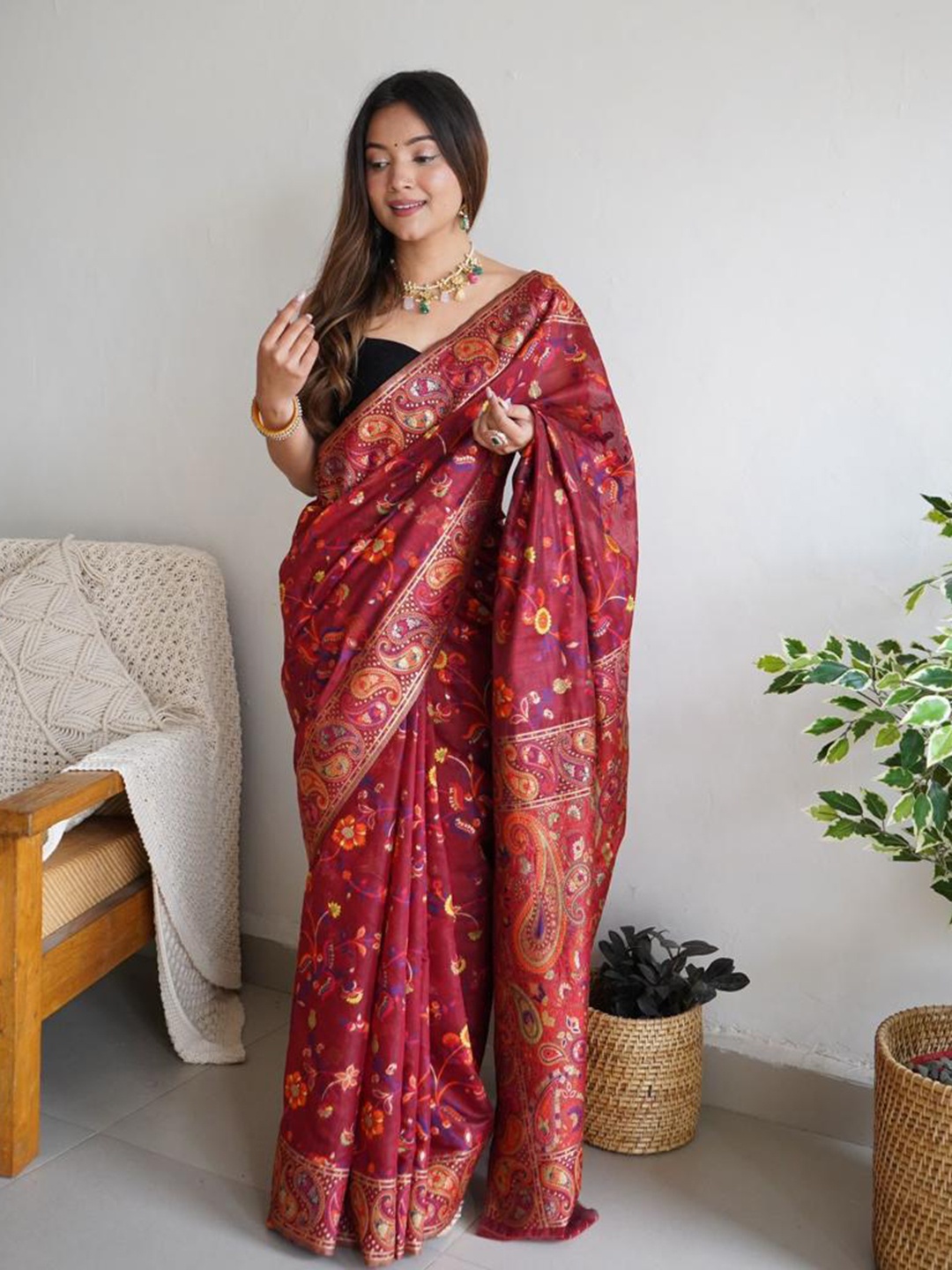 

MORLY Floral Woven Design Zari Kanjeevaram Saree, Maroon