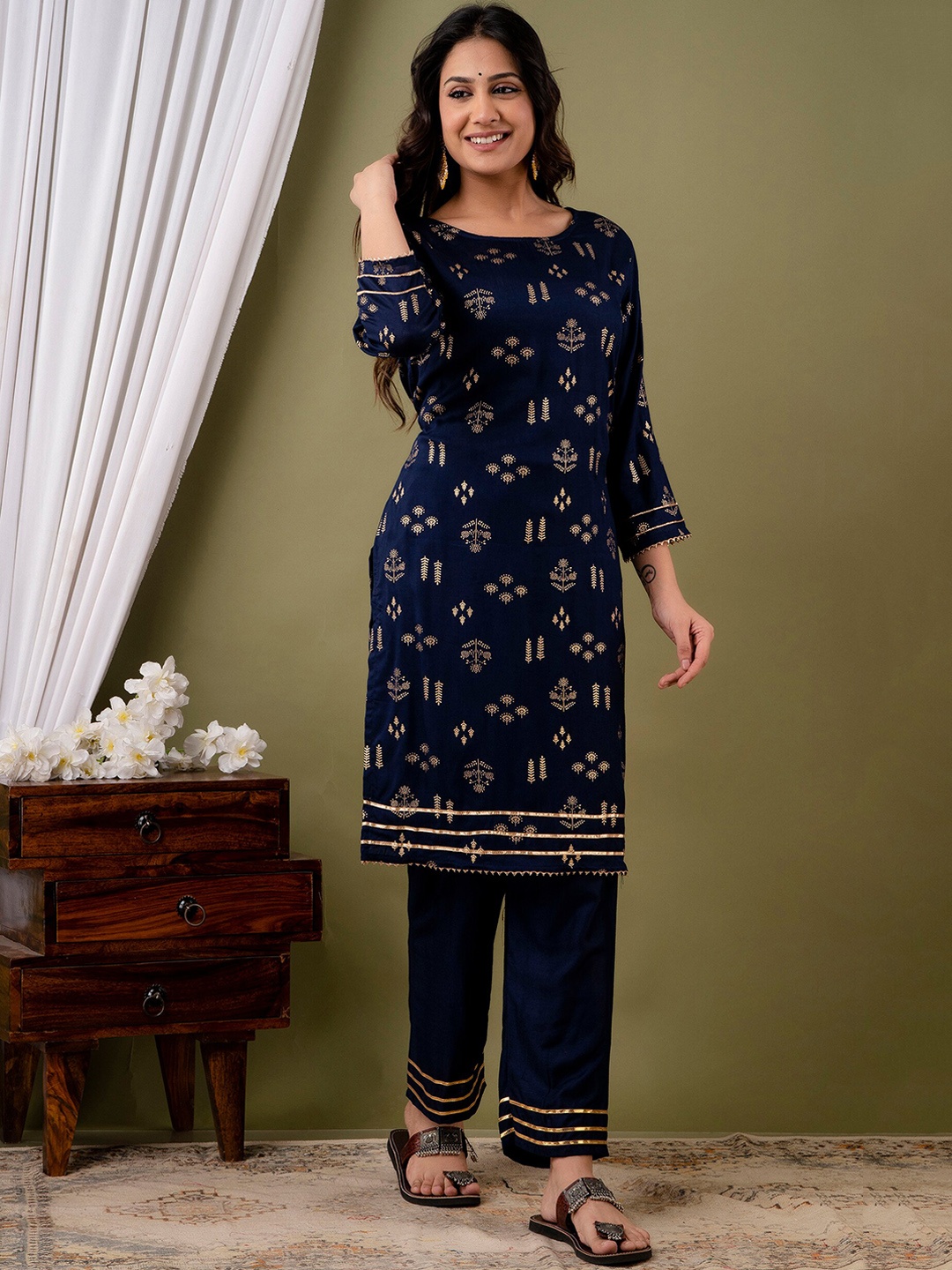 

Mialo fashion Ethnic Motifs Printed Gotta Patti Kurta with Trousers, Navy blue