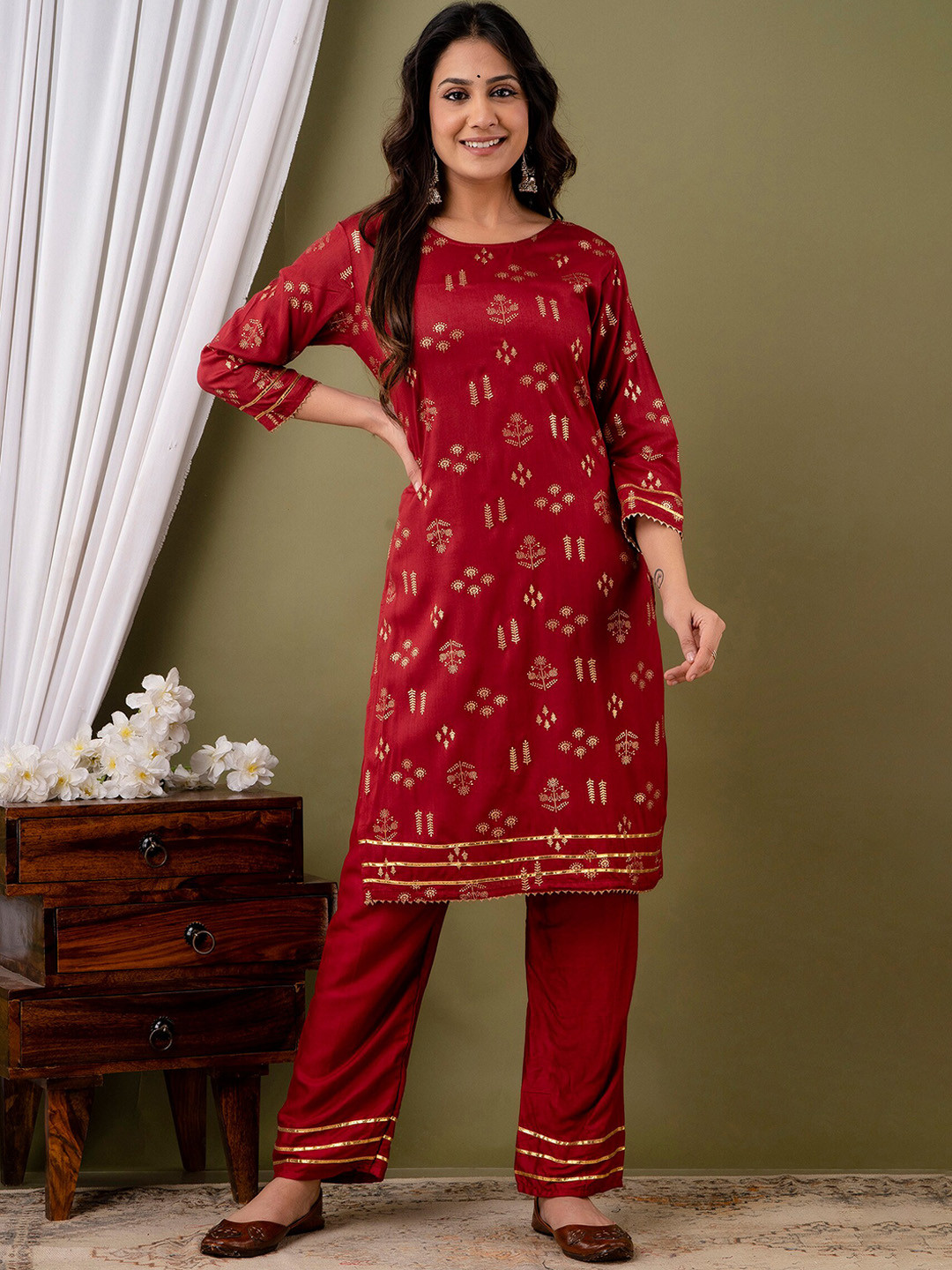 

Mialo fashion Ethnic Motif Printed Gotta Patti Kurta With Palazzos, Red