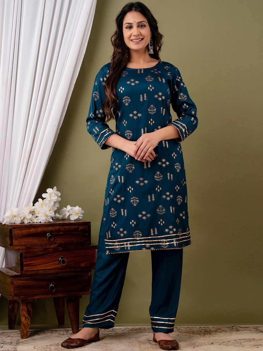 

Mialo fashion Teal Ethnic Motifs Printed Kurta With Trousers