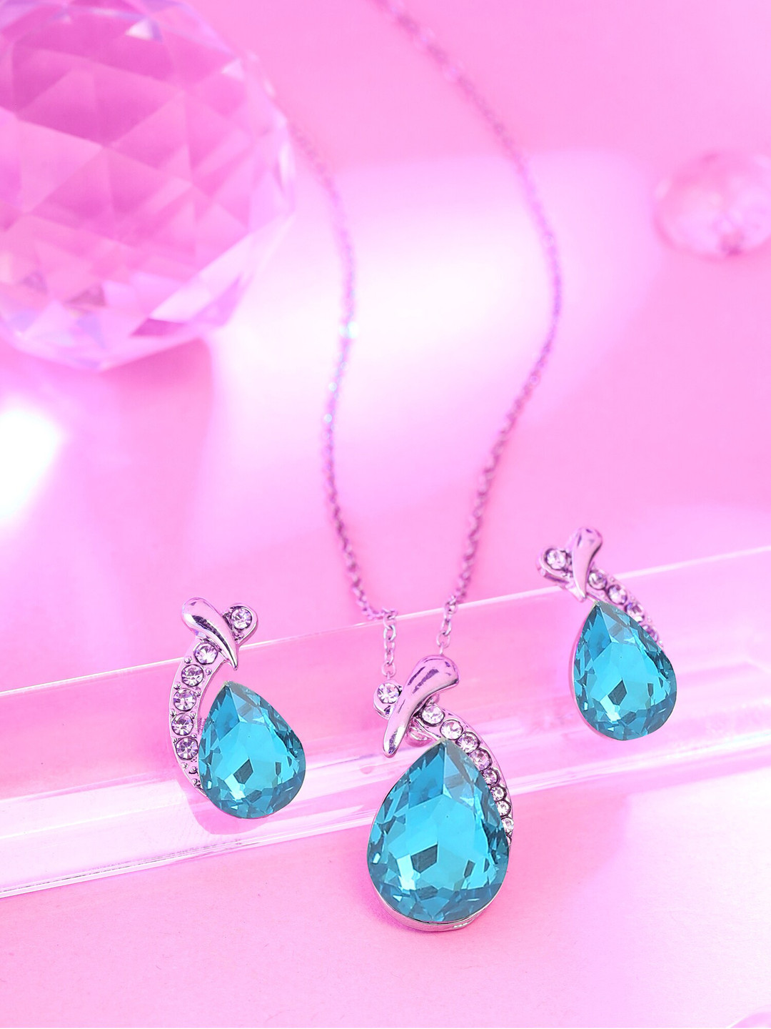 

Yellow Chimes Silver-Plated Crystals Pendant Chain With Earrings