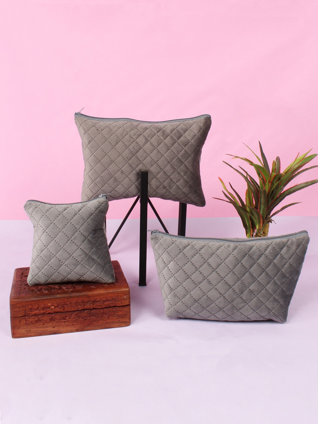 

STITCHNEST Set Of 3 Quilted Travel Pouches, Grey