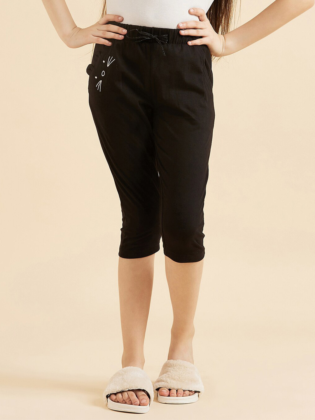 

Sweet Dreams Girls Black Mid-Rise Regular-Fit Cotton Capris