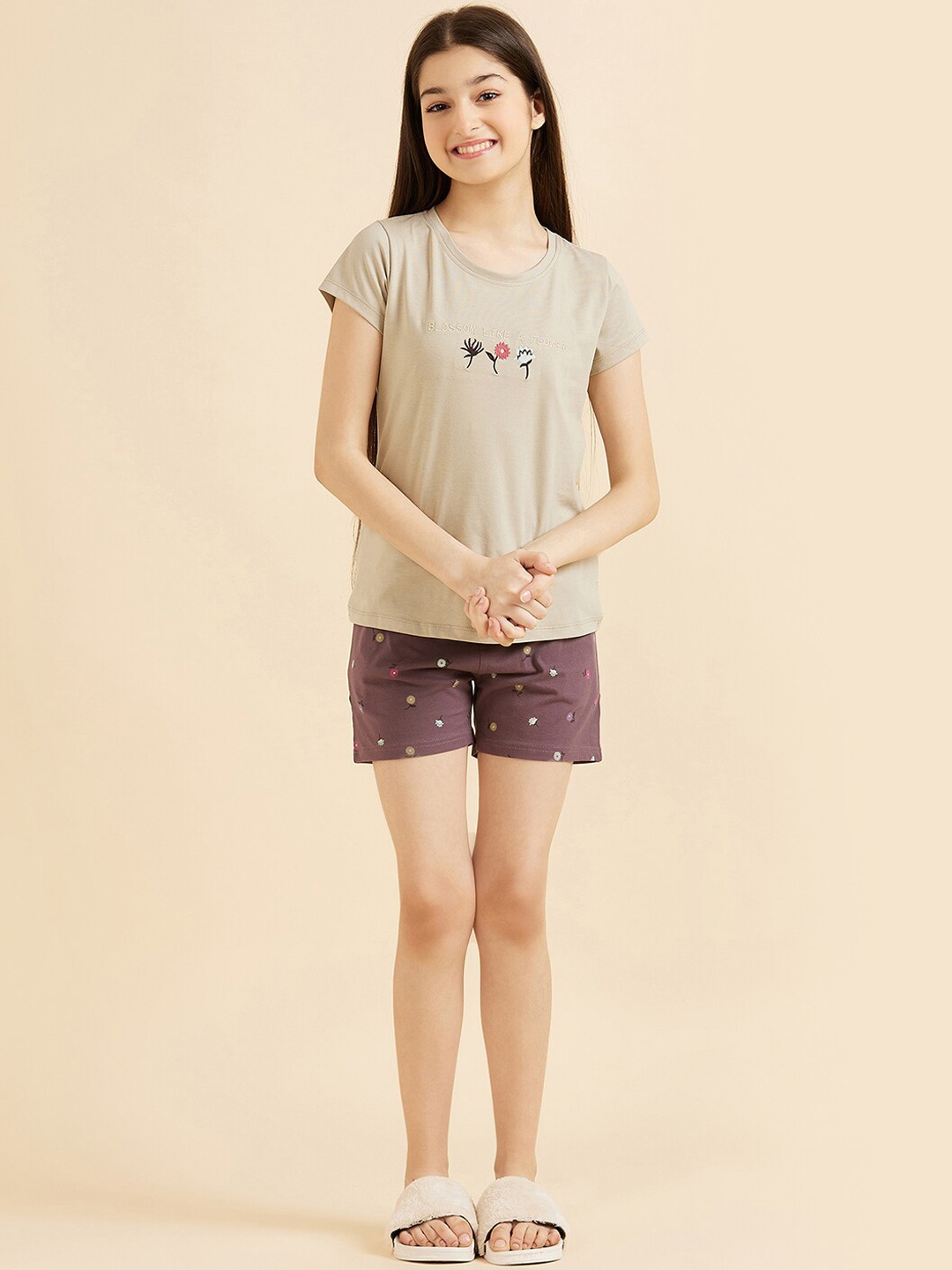 

Sweet Dreams Girls Beige & Brown Floral Printed Pure Cotton Night Suit