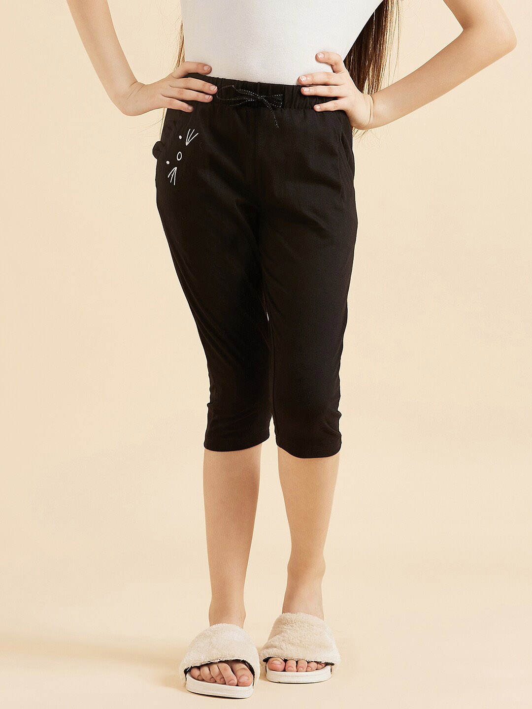 

Sweet Dreams Girls Black Mid-Rise Regular-Fit Cotton Capris