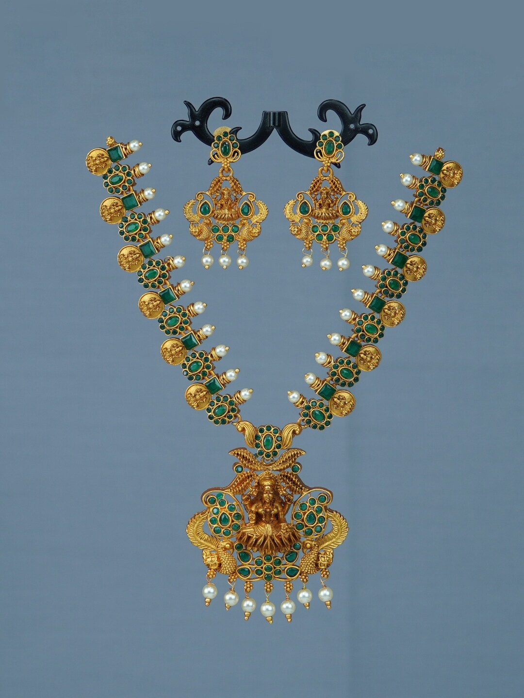 

Diksha collection Gold-Plated Stone-Studded and Peral Jewellery Set