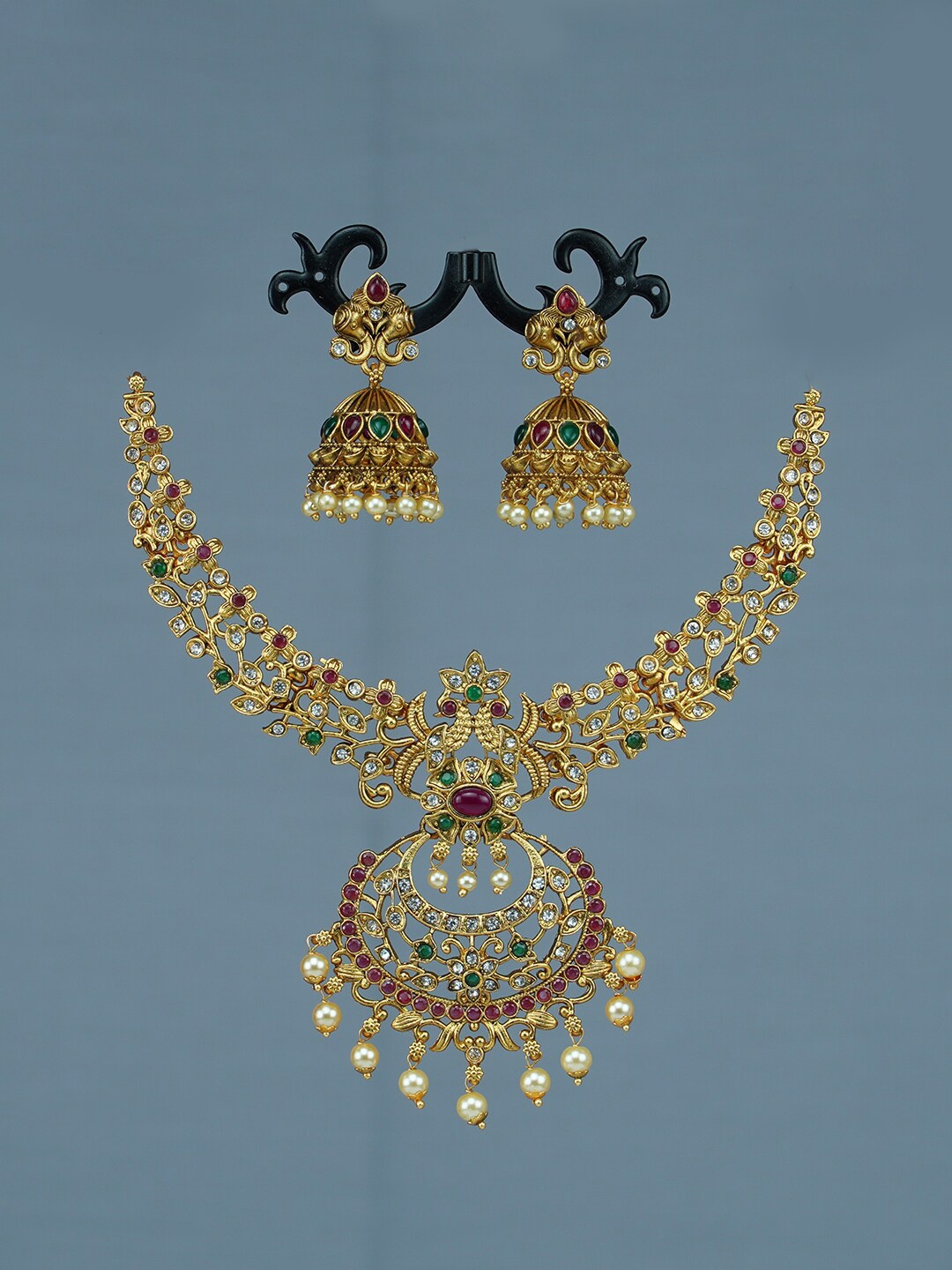 

Diksha collection Gold-Plated Stone-Studded and Beaded Jewellery Set