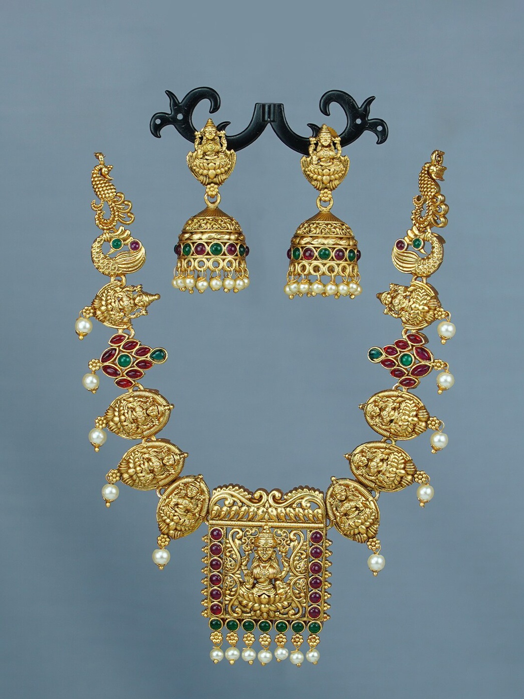 

Diksha Collection Gold-Plated Stone-Studded & Pearl Jewellery Set
