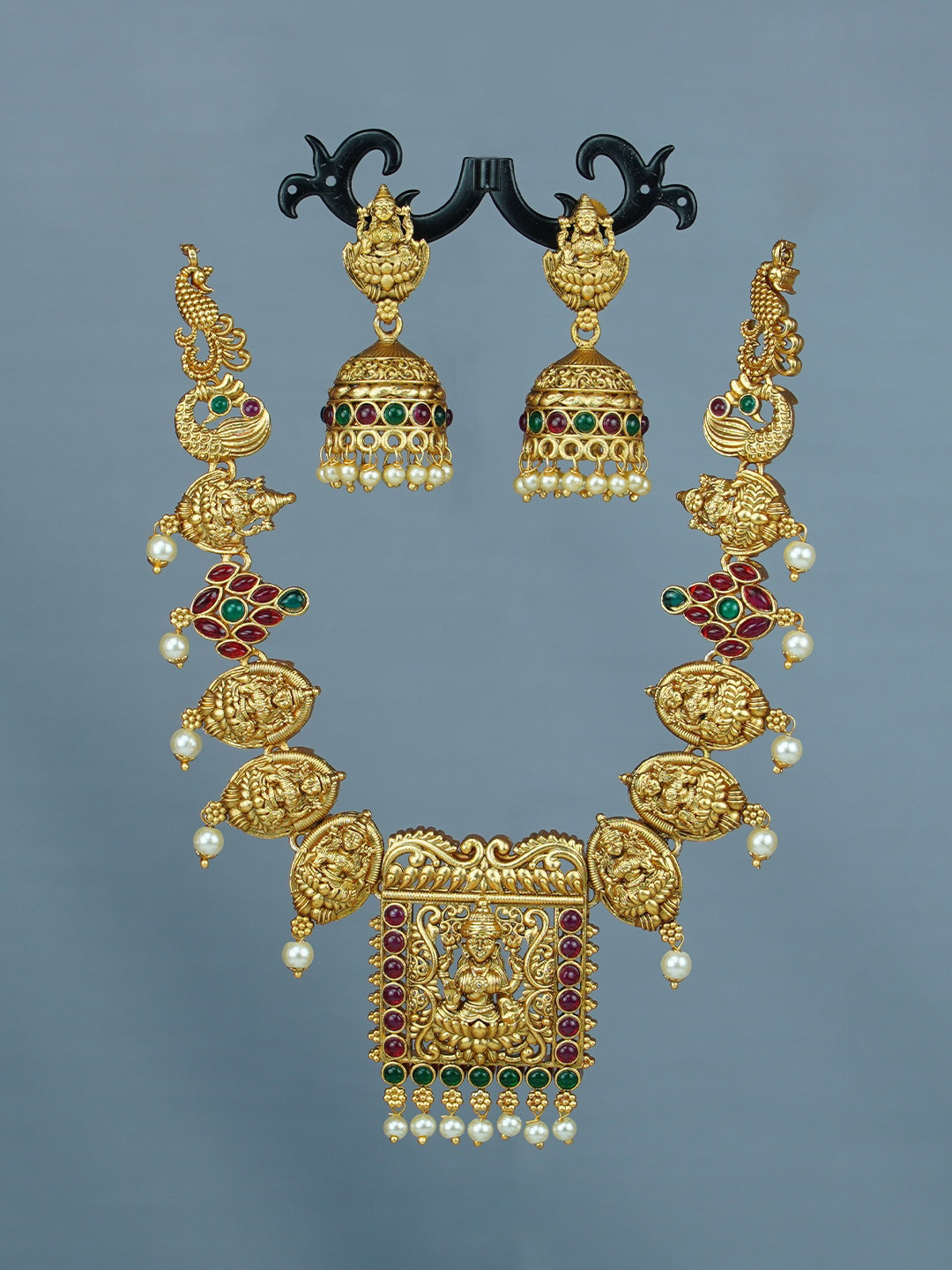 

Diksha Collection Gold-Plated Stone-Studded & Pearl Jewellery Set