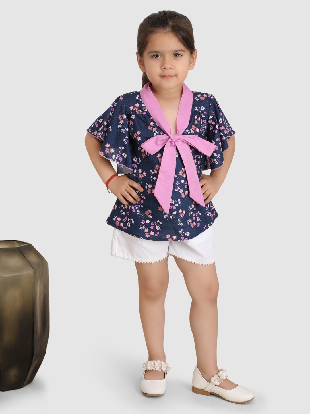 

Jelly Jones Navy Blue Floral Print Extended Sleeves Top