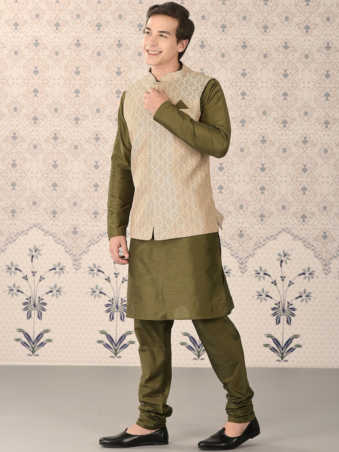 

Ode by House of Pataudi Green Mandarin Collar Kurta With Churidar & Nehru Jacket