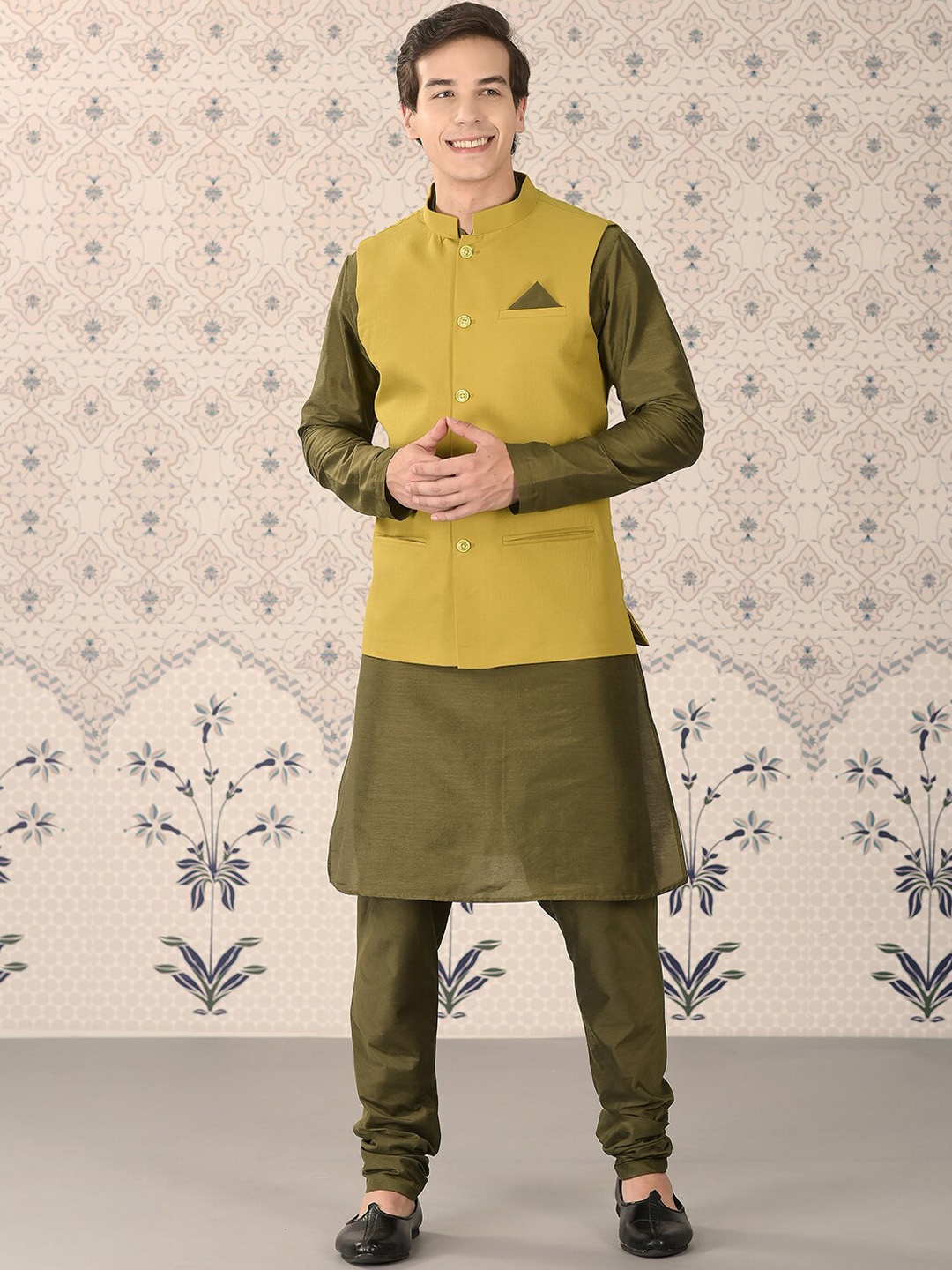 

Ode by House of Pataudi Green Mandarin Collar Kurta With Churidar & Nehru Jacket
