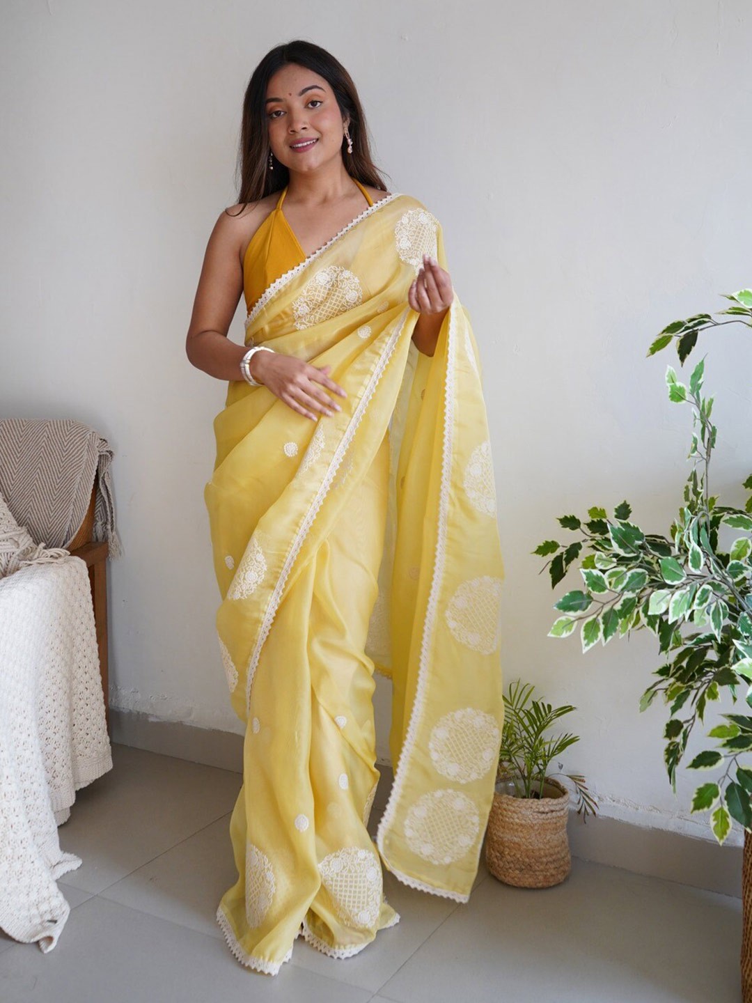 

Atulyam Tex World Ethnic Motifs Embroidered Organza Saree, Yellow