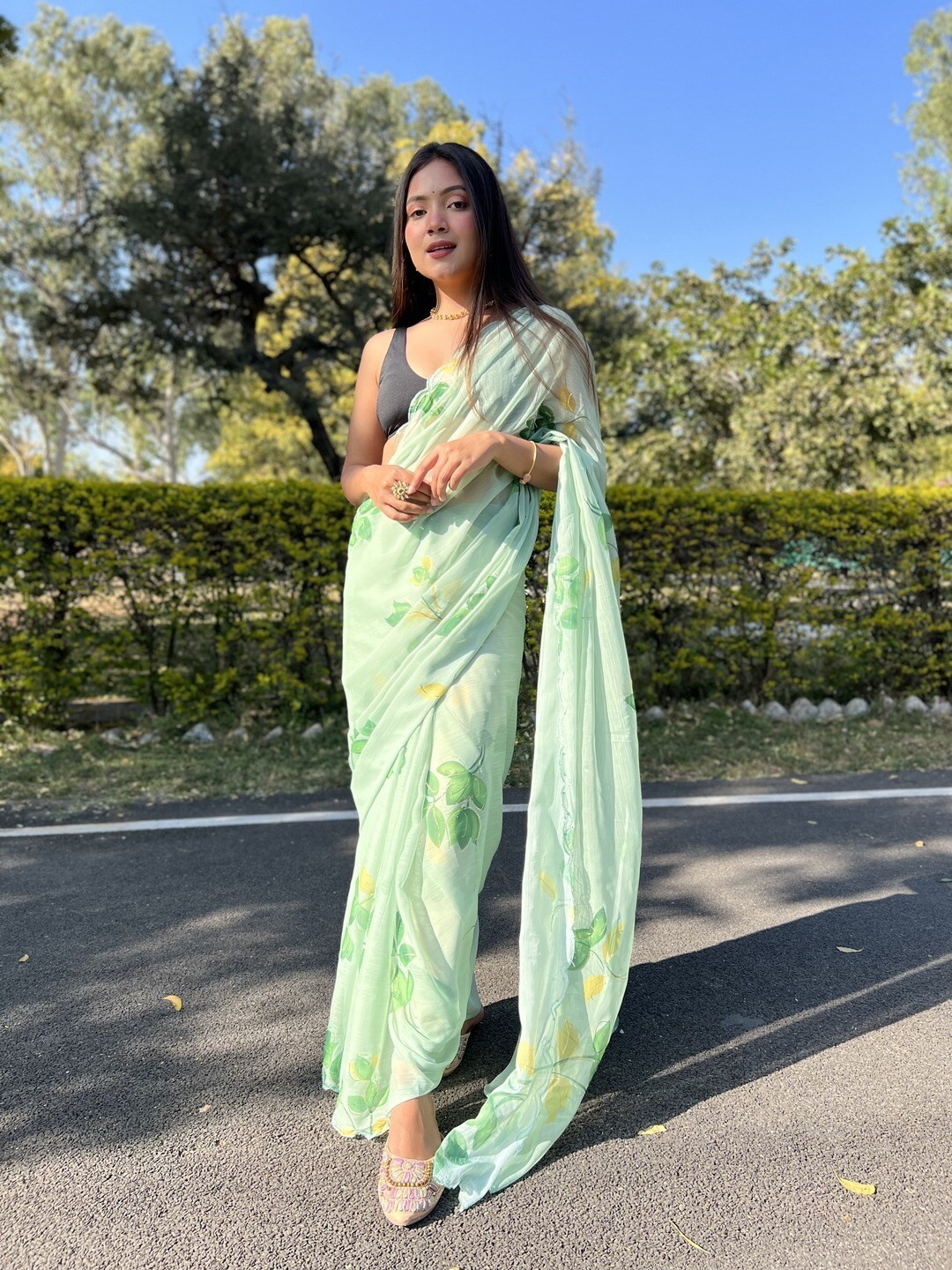 

Atulyam Tex World Floral Printed Pure Chiffon Saree, Green