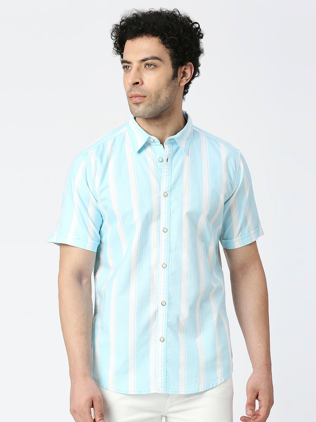 

Pepe Jeans Men Blue Standard Opaque Striped Casual Shirt