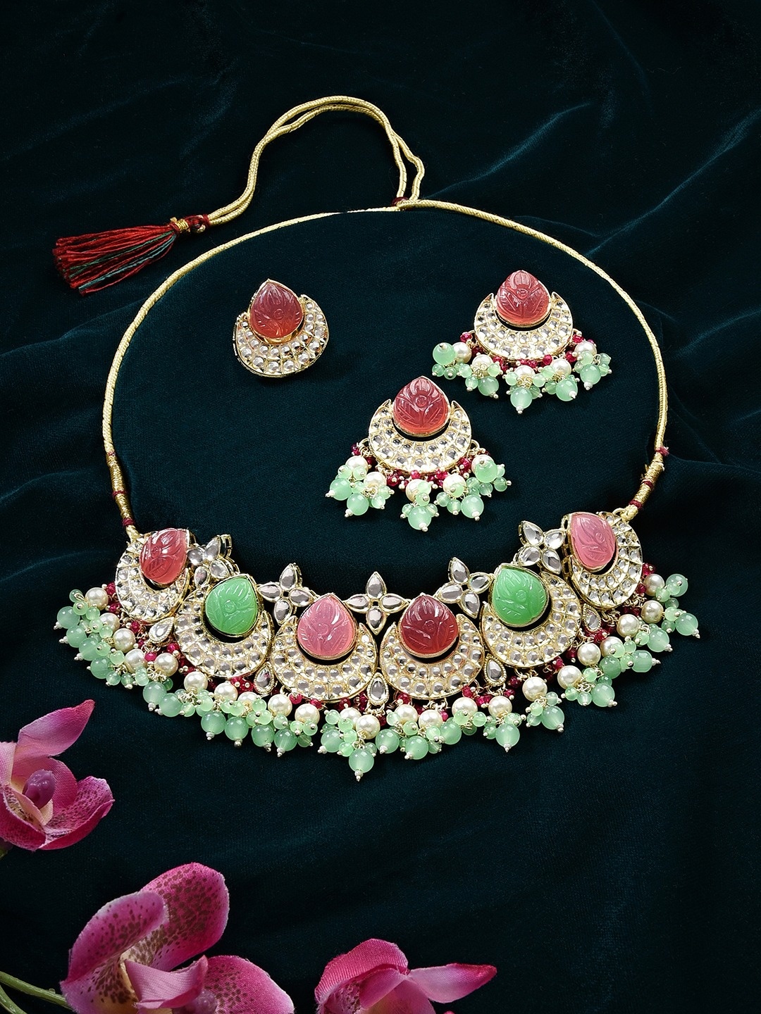 

Zaveri Pearls Gold-Plated Kundan-Studded & Beaded Jewellery Set