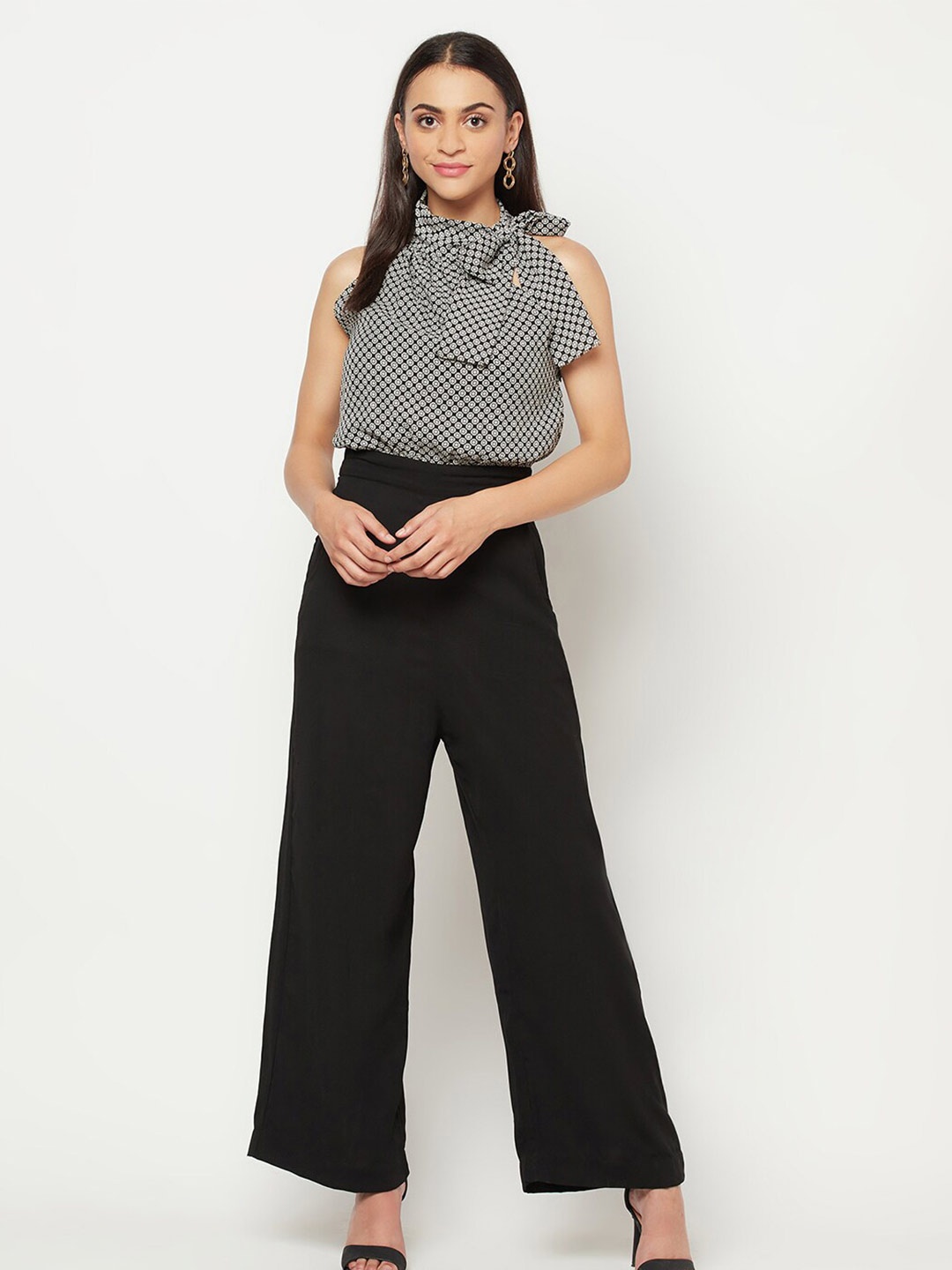 

SQew Tie-Up Neck Geometric Printed Basic Jumpsuit, Black