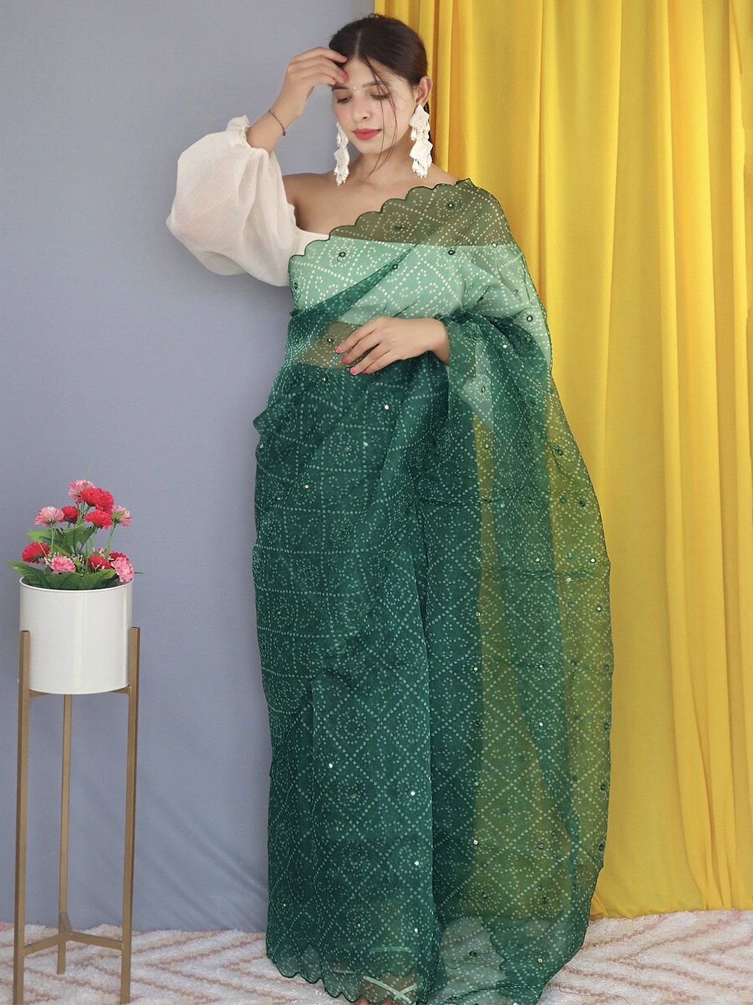 

Atulyam Tex World Bandhani Mirror Work Organza Saree, Green