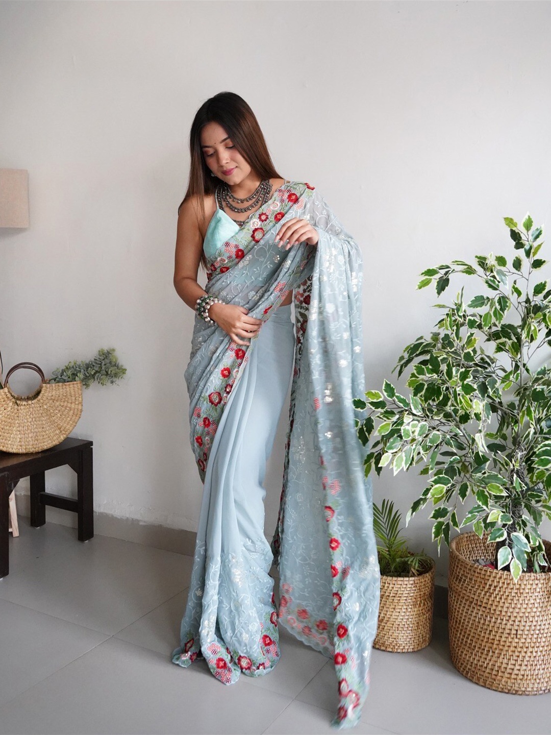 

Atulyam Tex World Floral Sequinned Pure Georgette Saree, Grey
