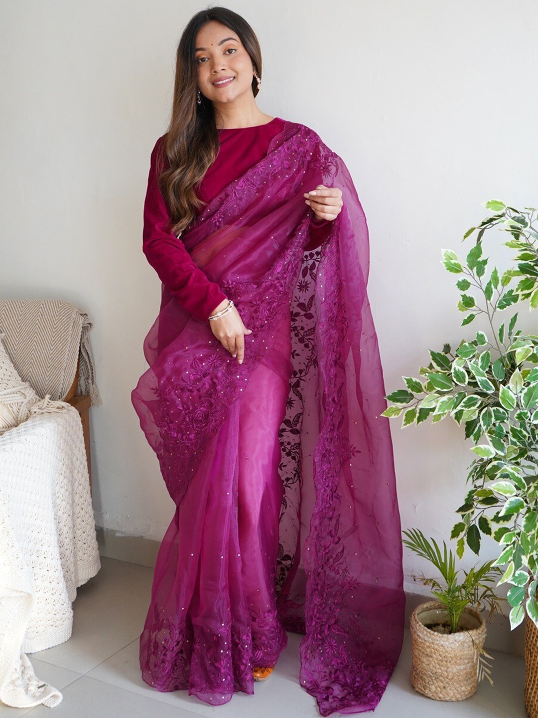 

Atulyam Tex World Floral Embroidered Organza Saree, Burgundy