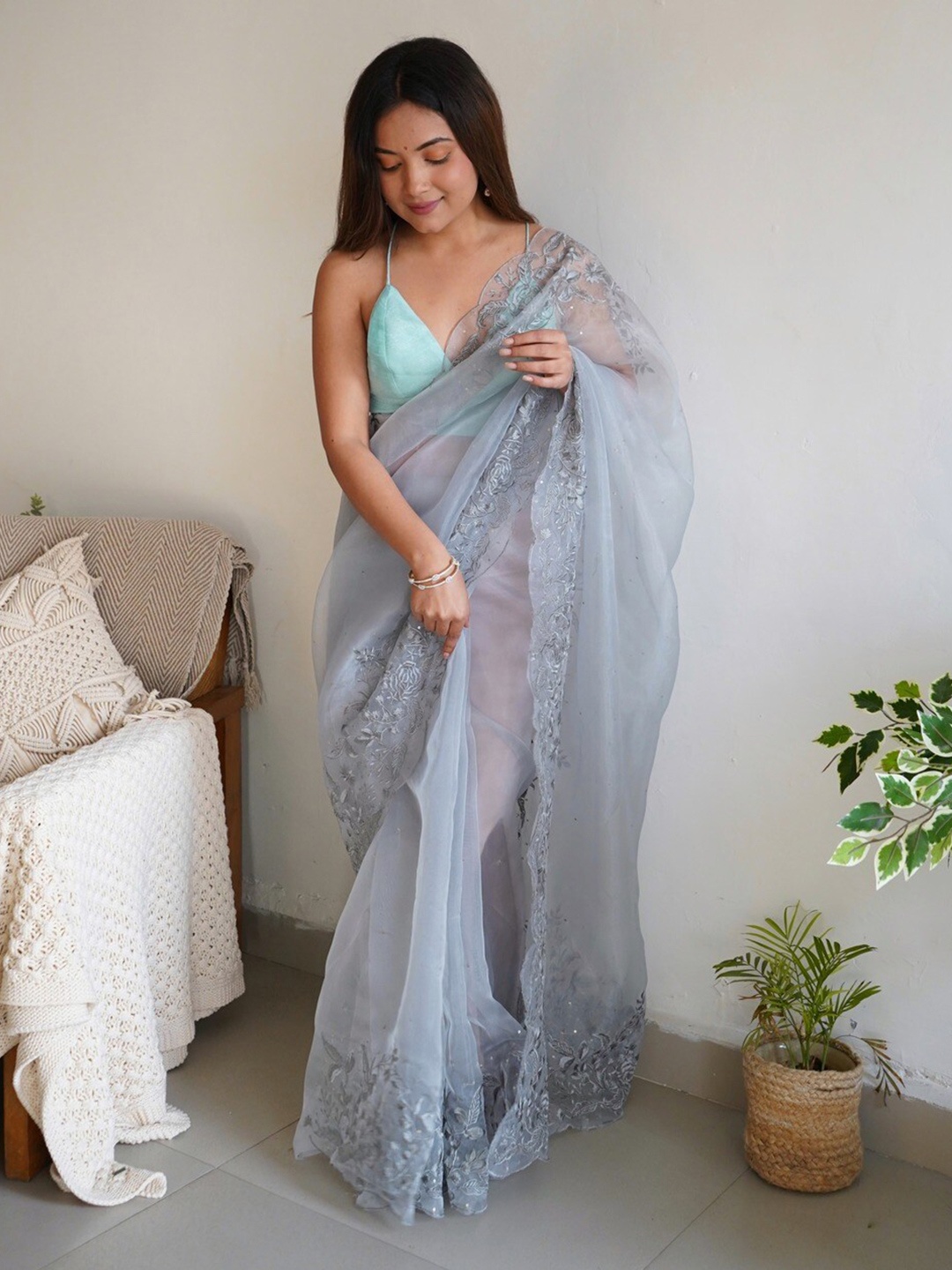 

Atulyam Tex World Floral Embroidered Stone Work Organza Saree, Grey