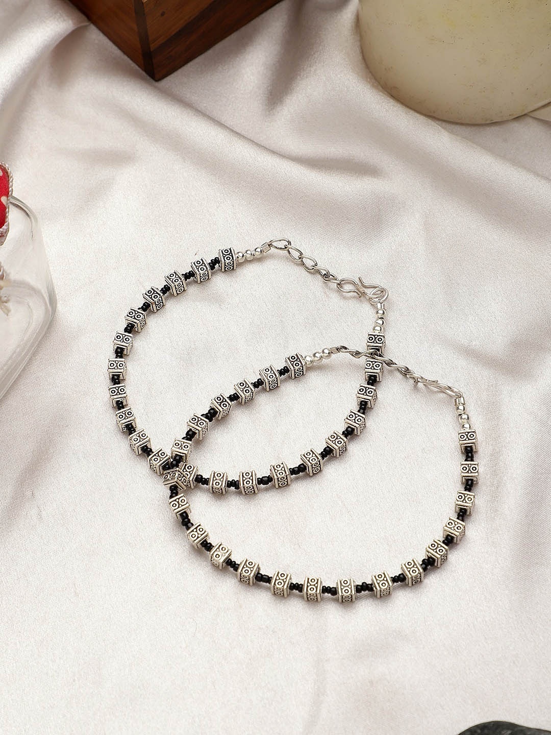 

Mali Fionna Set Of 2 Beaded Anklets, Silver