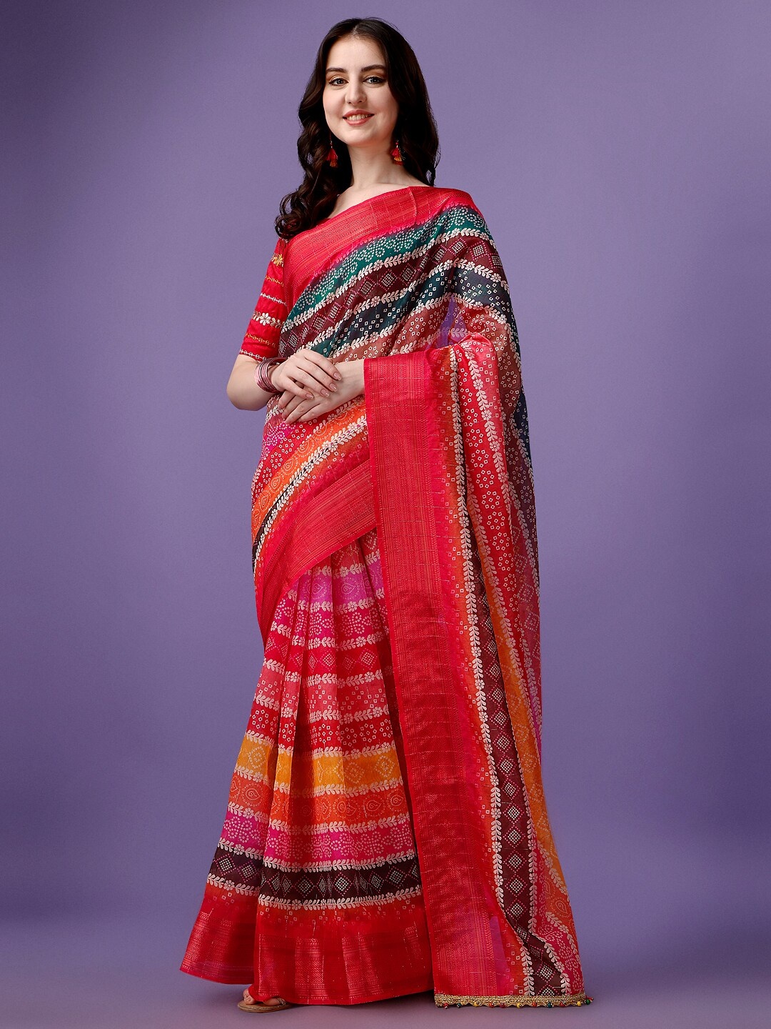 

SUTRAM Bandhani Zari Cotton Blend Saree With Blouse Piece, Red