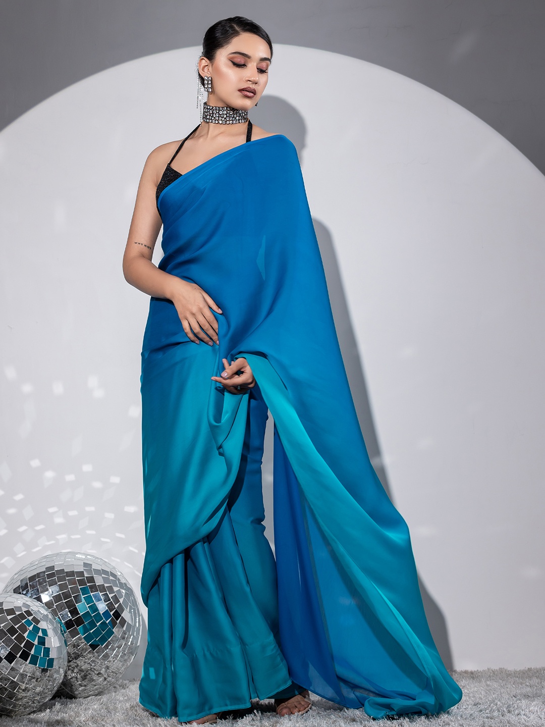 

Swtantra Ombre Poly Chiffon Saree With Blouse Piece, Blue